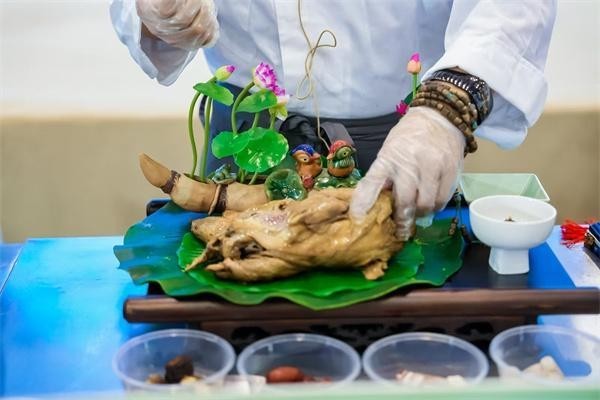 非遗美食高手为啥去大学“回炉” 文化中国行